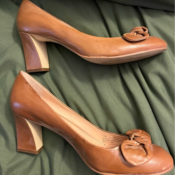 Franco Sarto bow heels size 7.5 - Picture 4 of 9